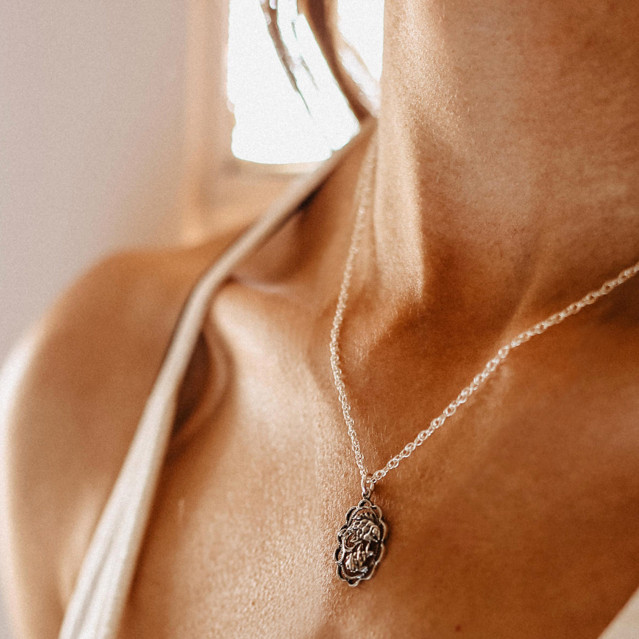 ZODIAC CHARM NECKLACE | PISCES